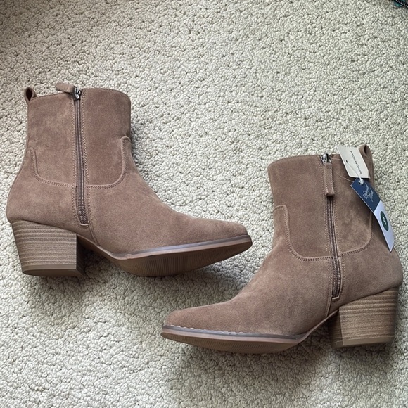 Universal Thread Booties - Picture 2 of 13